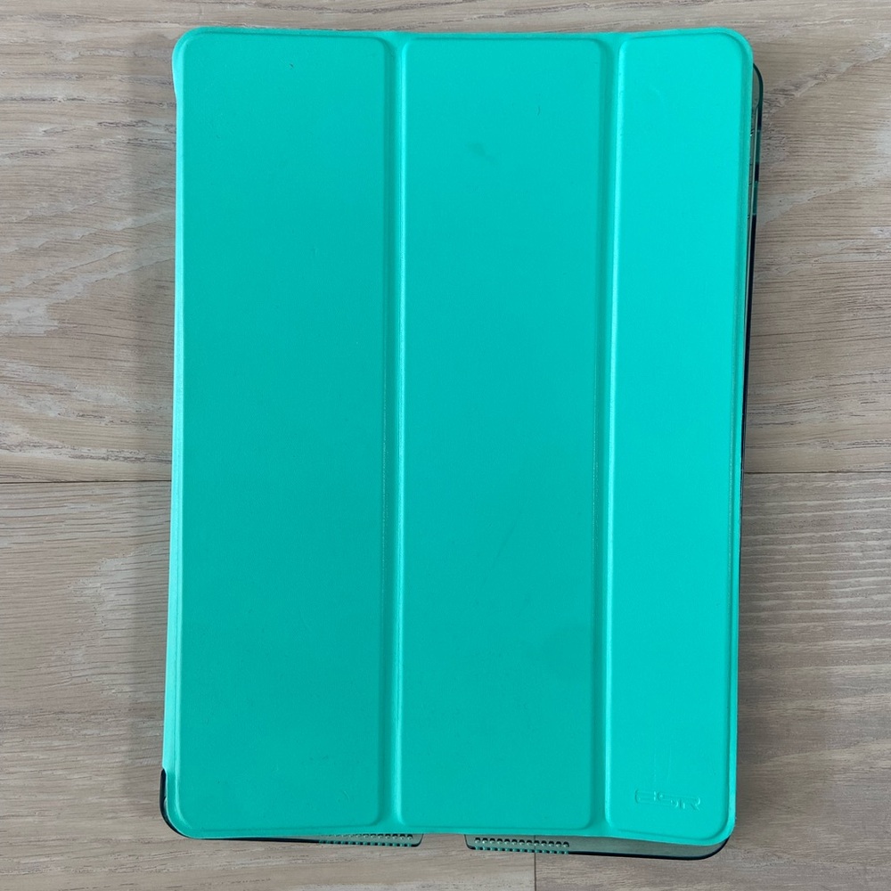 ESR iPad Case (5th and 6th Generation)